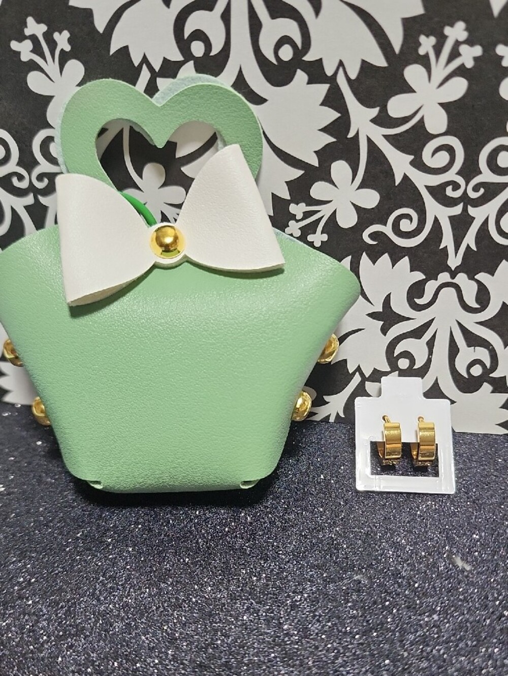Mint Green Heart-Handle Women’s Handbag with White Bow - Picture 2 of 8